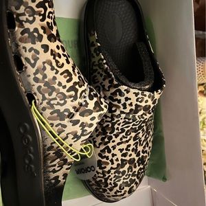 Great nursing shoes brand new in the box